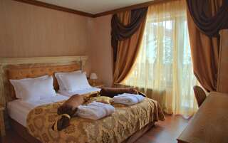 Отель Hotel Iva & Elena Пампорово One-Bedroom Suite Section Elena (child up to 5.99 years is for free)-2